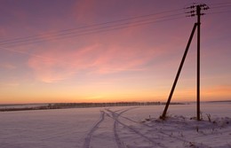 Острые углы в вечернее время / Сколько же острых углов природных и, созданных людьми, можно рассмотреть на снимке?