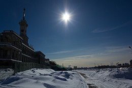 Мартовское солнце / Россия, Москва, Северный речной вокзал. Март, 2018 год.