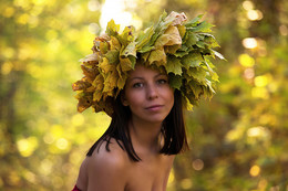 девушка осень / девушка в венке из осенних листьев