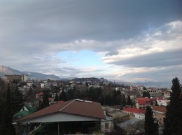 Портал в неизвестность (Крым, Алушта) / Небо, тучи, город