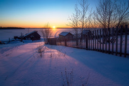 Последние лучики тепла / Заходящее солнце над Толвуйским заливом Онежского озера. Республика Карелия, март 2018