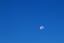 Минимальная пятница / Луна и самолет