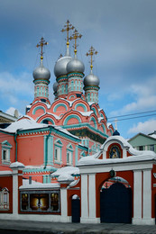 Серебряные купола / Храм Григория Неокесарийского на Большой Полянке в Москве