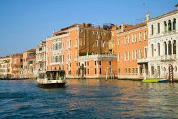 Солнечный день на Гранд канале. Венеция, Италия / Солнечный день на Гранд канале. Венеция, Италия