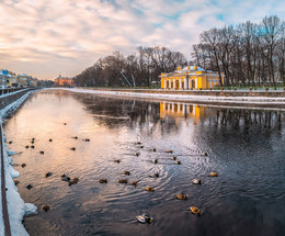 Весна в городе / Санкт-Петербург. Река Фонтанка. Справа летний дворец Петра I.
Снято фотокамерой среднего формата PENTAX 645Z с объективом HD PENTAX DA 645 28-45mm f/4.5 ED AW SR.