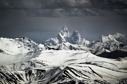 Высокий горизонт / Thui Zom II, 6523 m, Гиндукуш, Афганистан. Снято с 80км, с вершины Гурумды, 5299м, Таджикистан