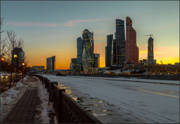 &nbsp; / Строительство ММДЦ «Москва-Сити» ведётся на месте бывшей каменоломни, на территории общей площадью около 100 га.
