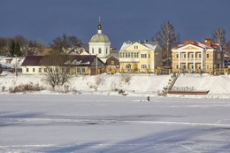 В лучах солнца / Тверь. Волга.