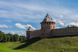 Стены древнего Детинца. / Великий Новгород