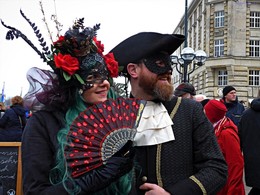 Venezianischer Karneval in Hamburg / &quot;Любить — это не значит смотреть друг на друга. Любить — значит смотреть вместе в одном направлении&quot; Из книги «Земля людей» («Terre des hommes», 1939) французского летчика и писателя Антуана де Сент-Экзюпери (1900—1944). Перевод Норы Галь.