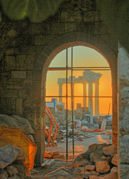 Не исторический момент / Руины тоже реставрируют