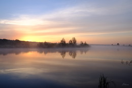 Весенний рассвет на озере. / ***