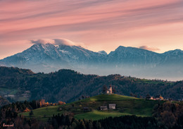 Рассвет над Юлианскими Альпами / Церковь Святого Томаша