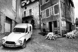 &nbsp; / An image of a traditional french vilagge in south, in Provence ; A classical approach to the street life