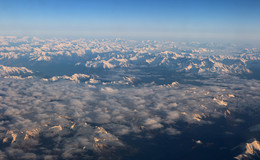 Снежные вершины / Пролетая над Альпами.