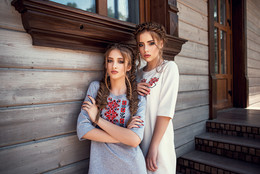 National style #1 / Две девушки в национальных платьях. Весна 2018. г. Пинск. Модели Полина и Мария