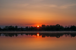 Раннее утро над озером / Восход солнца