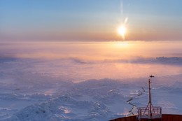 Полночь в Арктике. / Атомный ледокол во льдах Карского моря.