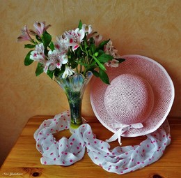 Время розовой шляпки :) / Альстрёмерия и розовая шляпка
