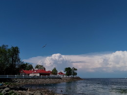 Петергоф, вид на Финский залив / Фото сделано 18 мая 2018 года в г. Санкт-Петербург.