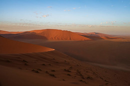 Утро в пустыне НАМИБ(Южная Африка) / краски восходящего сонца и песка