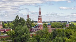 Монастырские башни / Голутвин.