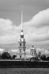 Вид на Петропавловскую крепость и Петропавловский собор. / Санкт - Петербург 2014 г.