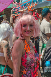 На параде русалок. / Ежегодный парад русалок на Кони Айлэнд (южный Бруклин) - этакий местный мини -карнавал