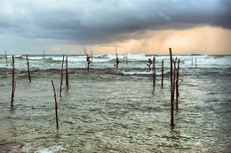 Грозовой не перевал / Индийский океан, Шри-Ланка, местные рыбаки непогоды не бояться