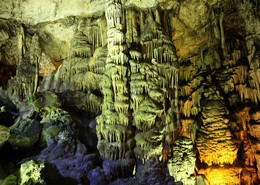 В пещере Зевса / Плато Лассити, Крит, Греция.
