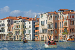 Солнечный сентябрьский день на Гранд канале. Венеция, Италия / Солнечный сентябрьский день на Гранд канале. Венеция, Италия