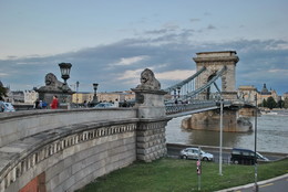 Цепной мост Сечени в Будапеште / Первый и главный мост Будапешта. Мост – символ. Мост – визитная карточка. Мост, появившийся на свет раньше самого города на 30 лет. Мост, объединивший Буду и Пешт и положивший начало формирования единого центра венгерского государства. Мост, значение которого для жителей Венгрии и, особенно, Будапешта переоценить невозможно.