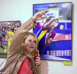 Подражая (обработка Анастасии Ключарёвой). / Фотовыставка &quot;Мяч в игре&quot;, Дарвиновский музей.