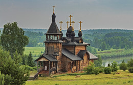 у реки / Средний Урал, окрестности села Меркушино. На фото Храм Всех Святых Урала и Сибири. Здесь, несколько веков назад, святой Симеон Верхотурский ловил рыбу.