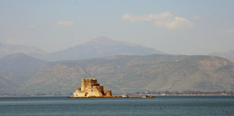 *&quot;Старинная пятница&quot;** / Остров Спиналонга - самая печальная достопримечательность Крита. Этот остров даже называют &quot;Островом Слез&quot; или &quot;Островом проклятых.