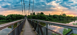 мостик на рассвете / висячий пешеходный мост через р.Иня