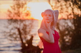 &nbsp; / Алёна. 

Портрет на закате.