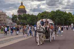 На улицах и площадях Санкт-Петербурга... / ***