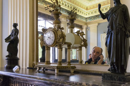 Абонент временно не доступен / В музее.