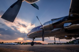 После полетов / Транспортный DC-4 из команды Red Bull после полетной программы в Даксфорде