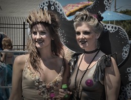 Ведьмочки-сестрички / На параде русалок в Бруклине