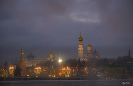 В холодном сумраке ночном / Кремль, город Москва