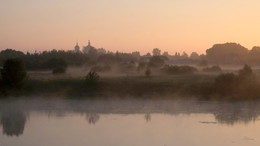 Туман на рассвете. / Озеро Исток и посёлок Белоомут.