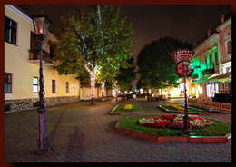 Ночной Брест / пешеходная ул Советская ночью.газовые фонари. которые зажигает фонарщик