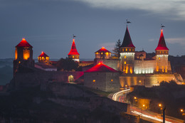 Старый замок / Крепость в г. Каменец-Подольский (Украина). Впервые упоминается в летописях 1374 года.