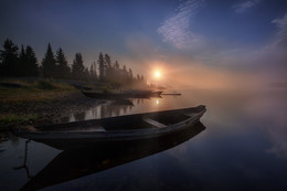 Лодки на Зюраткуле / Туманный рассвет на озере Зюраткуль