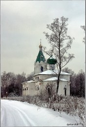 &nbsp; / Капустино. Церковь Георгия Победоносца.
Село Капустино расположено верстах в 12-ти от Лопасни и впервые упоминается в писцовых книгах в 1598 г. Окрестности его известны в наших исторических актах под именем Темны. По преданию, в конце XV - начале XVI вв., здесь на огороде, среди капусты, была явлена чудотворная икона святого великомученика Георгия Победоносца.