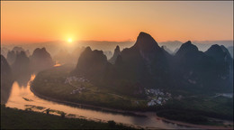Рассвет над Гуанси / Провинция Гуанси (Гуанси-Чжуанский автономный район) — регион на юге-западе Китая.