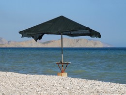 Зонт / Крым, Коктебель, пляж, Хамелеон