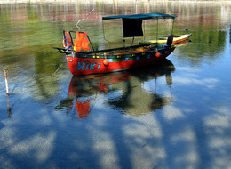 Отражения / лодка, озеро, отражение